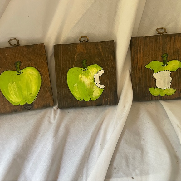 Set of Three (3) Vintage 1970s Hand-painted Green Apple Wooden Plaque Wall Art - Picture 3 of 10